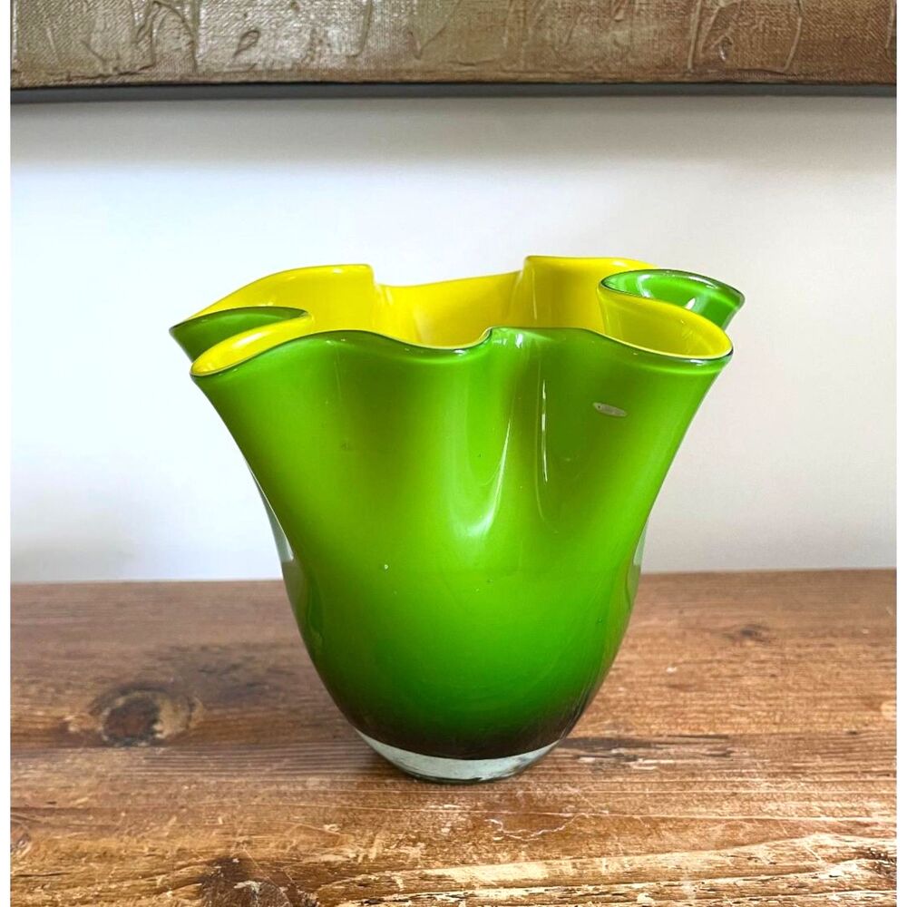 Vintage Ruffled Handkerchief Green/Yellow Art Glass Hand Blown Vase